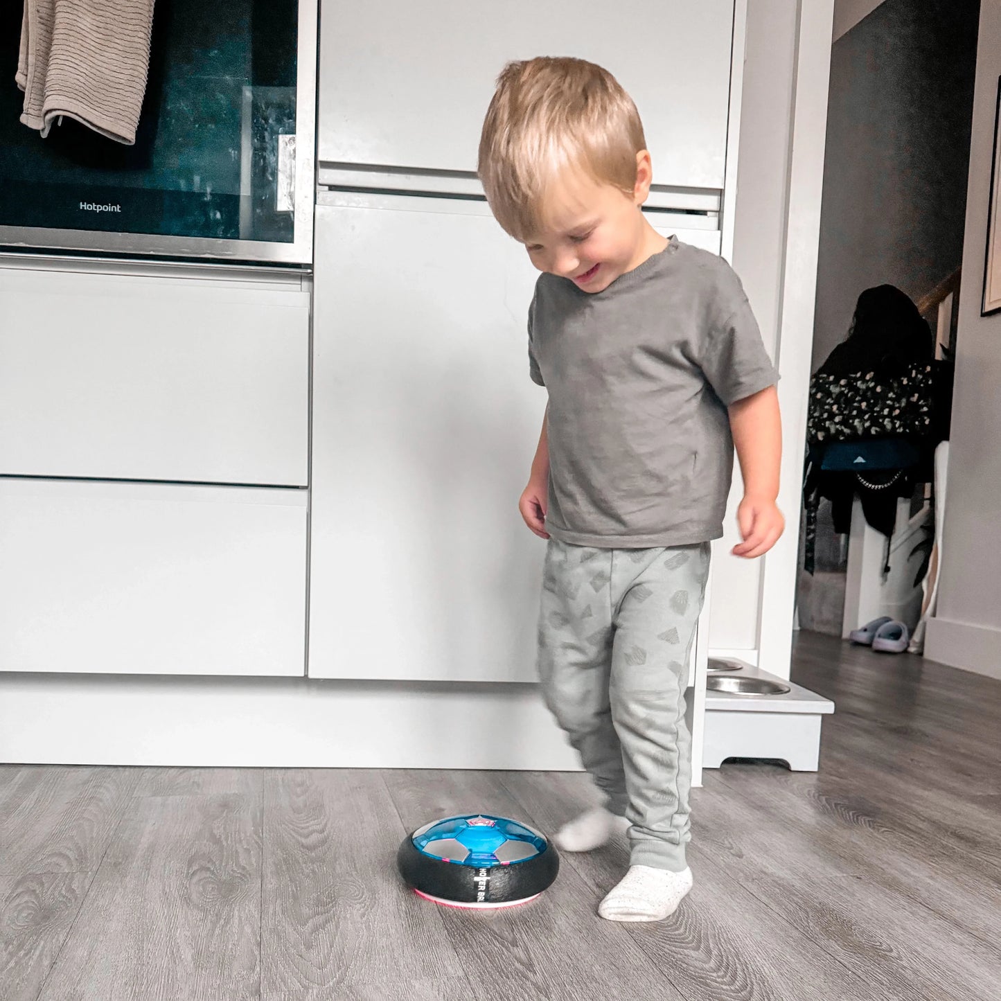 LED Hover Football – Sjovt Indendørsspil for Børn og Familie